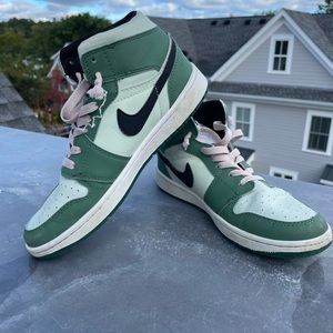 REPLICA!! Wmns Air Jordan 1 Mid SE 'Dutch Green !!!